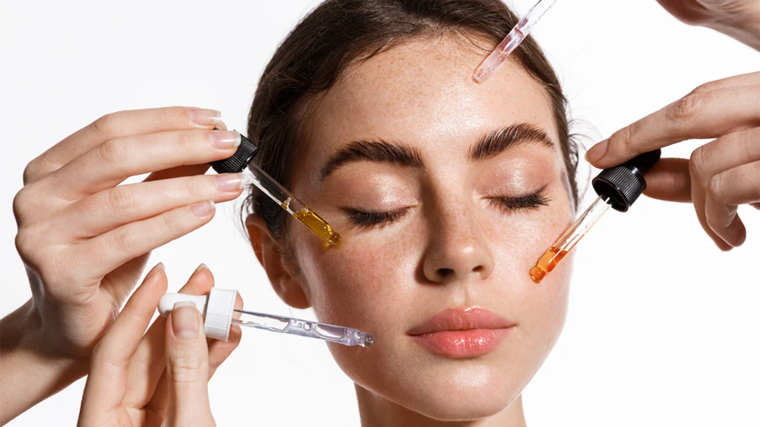 Clio dewy blur. Rate beauty. Девушка косметология. Макияж в салоне. Девушка с чистой кожей.