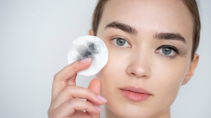 Remove Eyelash Glue